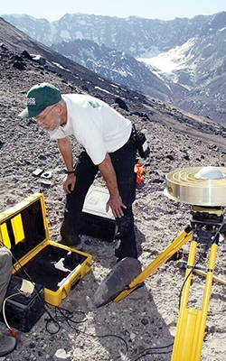 Digital electromagnetic field detectors for home apply to geological exploration