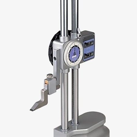 Digital vernier height gauge with dial detail