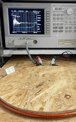 Oscilloscope probes for small signal measurement