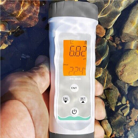 Waterproof digital pH meter