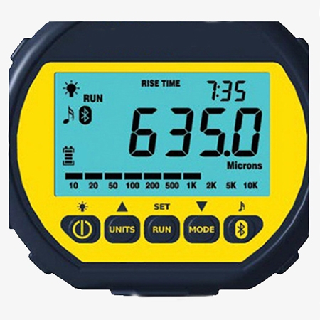 Wireless digital vacuum gauge detail